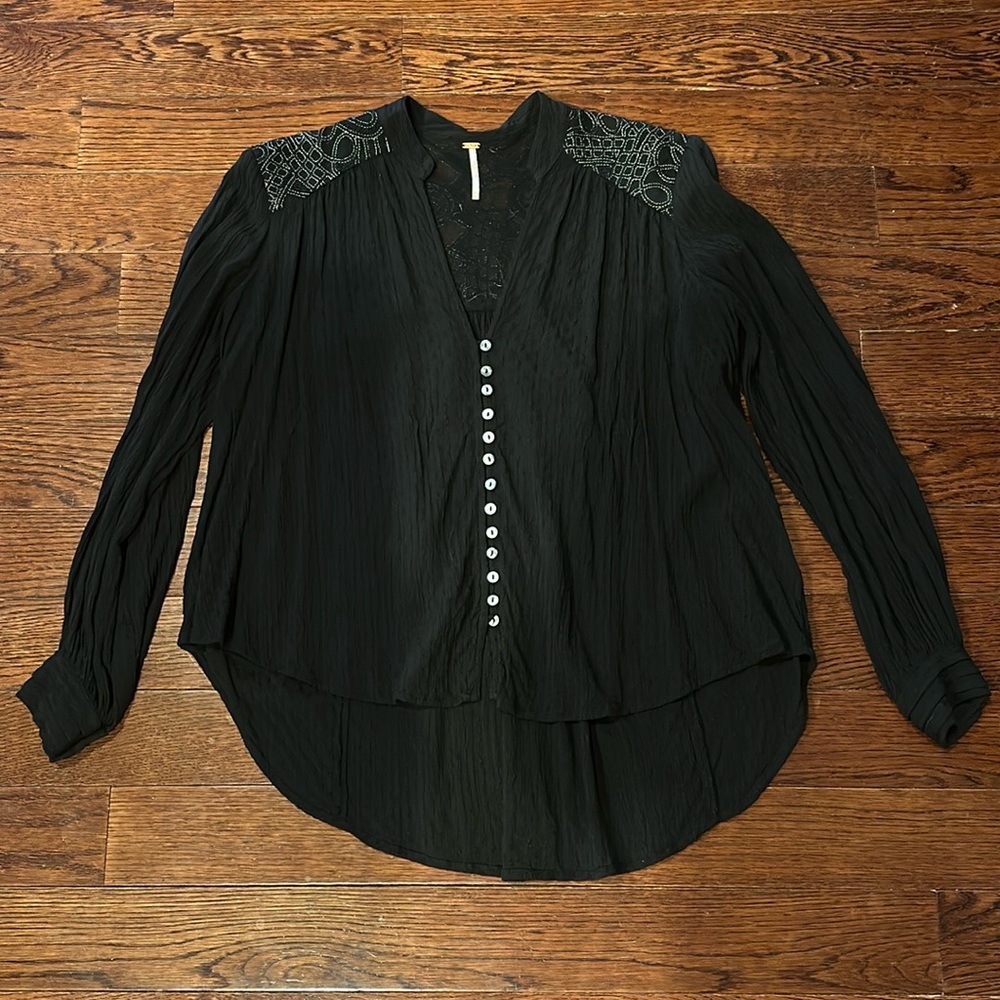 Free People beautiful black top with lace detail! Size small